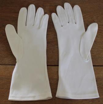 Oude witte, ecru brocante satijnen dames handschoenen