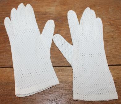 Oude witte brocante dames handschoenen van gaas stof