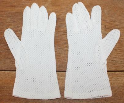 Oude witte brocante dames handschoenen van gaas stof
