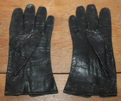 Oude zwarte leren brocante dames handschoenen