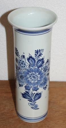 Hoge smalle vintage brocante Delftsblauwe vaas bloemen
