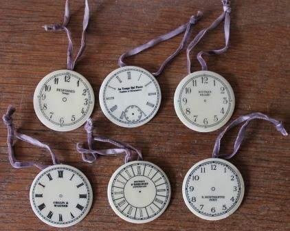 Beige emaillen wijzerplaatjes klokjes horloges vintage brocante model decoratieve nostalgische 1