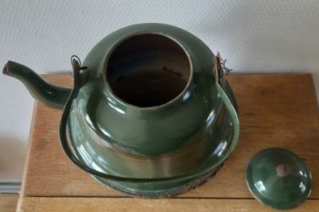 Oude vintage brocante donkergroene emaillen zakketel kachel enamel kettle 1