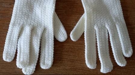 Oude kleine vintage brocante witte gebreide kinderhandschoenen knitted childrens gloves 1