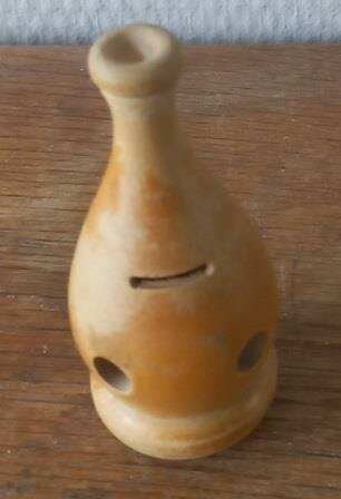 Oude vintage brocante houten speelgoed rammelaar hoofd wooden toy rattle head 1