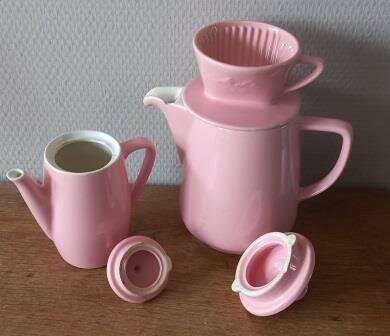 Roze oude vintage brocante Melitta koffiepotjes koffiefilterhouder pink coffee pots set 2
