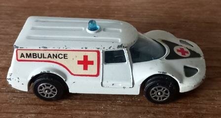 Oude vintage retro brocante speelgoed autootje ambulance healer wheeler Corgi Juniors 2