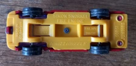Oude vintage brocante speelgoed autootje Corgi Juniors Simon Snorkel fire engine toys cars 2
