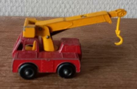 Oude vintage brocante speelgoed autootje Matchbox Iron fairy crane no 42 kraanwagen