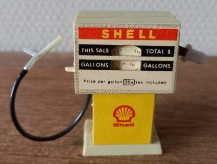 Oude vintage brocante retro speelgoed benzinepomp Shell toys petrol gas pump 1