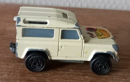 Oude vintage brocante speelgoed autootje Majorette Landrover Safari no 266 toy car 1