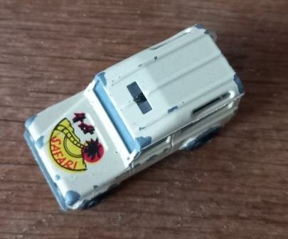 Oude vintage brocante speelgoed autootje Majorette Landrover Safari no 266 toy car 3