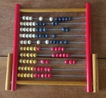 Oude vintage brocante houten telraam gekleurde kralen wooden toys abacus beads 1