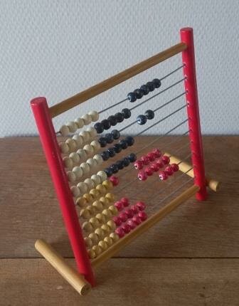 Oude vintage brocante houten telraam gekleurde kralen wooden toys abacus beads