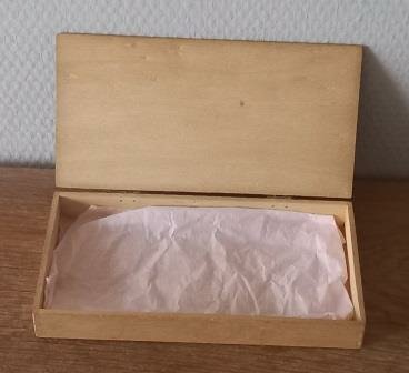 Oude vintage brocante houten doosje kistje Baronie fondant-plaatjes wooden box sweets 2