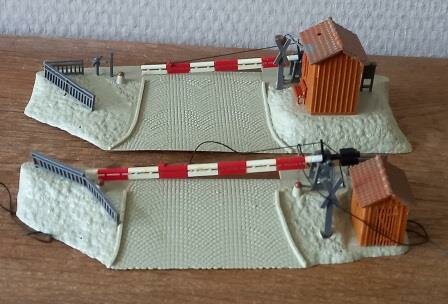 Oude vintage brocante set spoorwegovergangen modelspoorbomen HO Faller 1721167 toys railway crossing