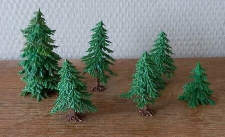 Set 6 oude vintage brocante sparren naaldbomen dennenboom modelspoorbaan HO plastic conifers pine trees railway