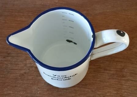 Oude vintage brocante witte emaillen maatbekertje 500 ml Voor huishoudelijk gebruik enamel measuring cup 2