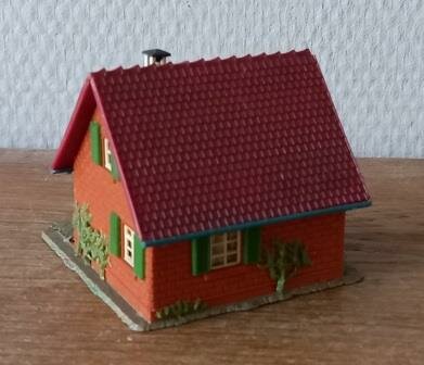 Oud vintage brocante huisje luiken modelspoor HO toy house shutters 1