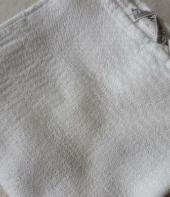 Set 4 grote oude vintage brocante witte stoffen servetten blokjes fabric napkins blocks pattern 1
