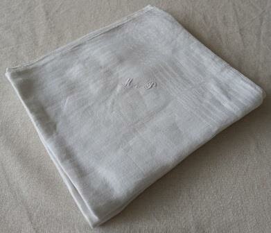 Set 2 grote oude vintage brocante witte damasten servetten MvP monogram damask napkins