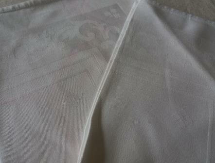 Set 2 oude vintage brocante witte stoffen damasten servetten sierpatroon damask napkins pattern 1