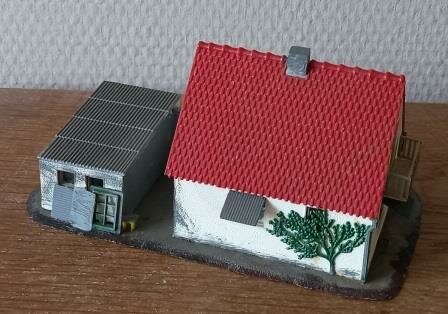 Oud vintage brocante huisje balkon garage modelspoor HO toy house 1