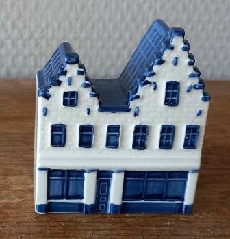 Decoratief witte Delftsblauwe huisjes grachtenpand Bols KLM BS-2 Holland Delft Blue canal houses