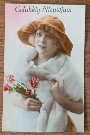 Antieke oude vintage brocante kerstkaart foto dame anjers bont stola Christmas card lady