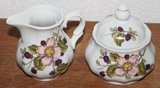 Set oude brocante suikerpot & melkkan roze bloemen paarse bramen_