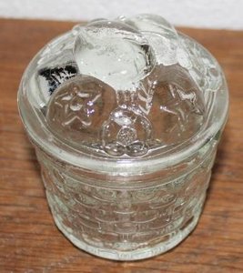 Oude brocante glazen jampot fruitdecor op deksel